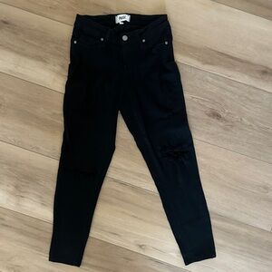 Verdugo Ankle Skinny Jean/ distressed black